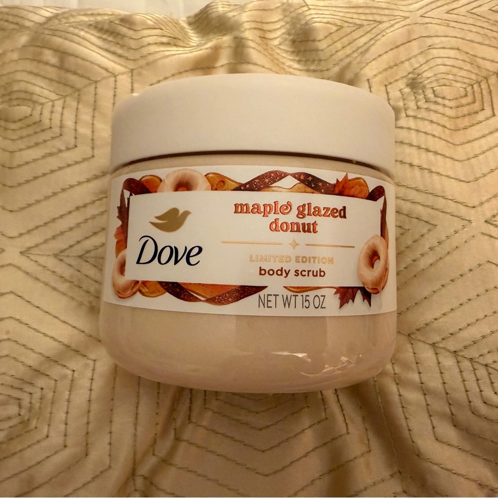 Dove Maple Glazed Donut Body Scrub - Cream